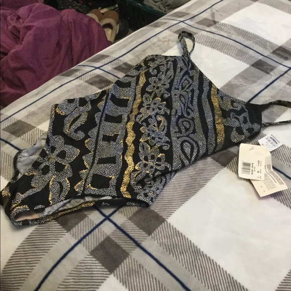 Nwt one piece swimsuit. - Picture 3 of 4